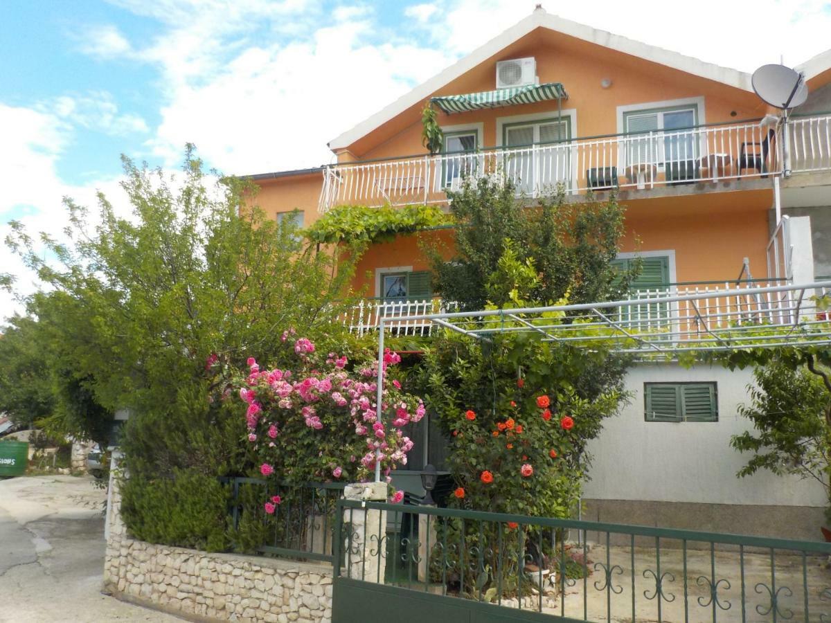 Svetin Apartments Grebastica Exterior photo